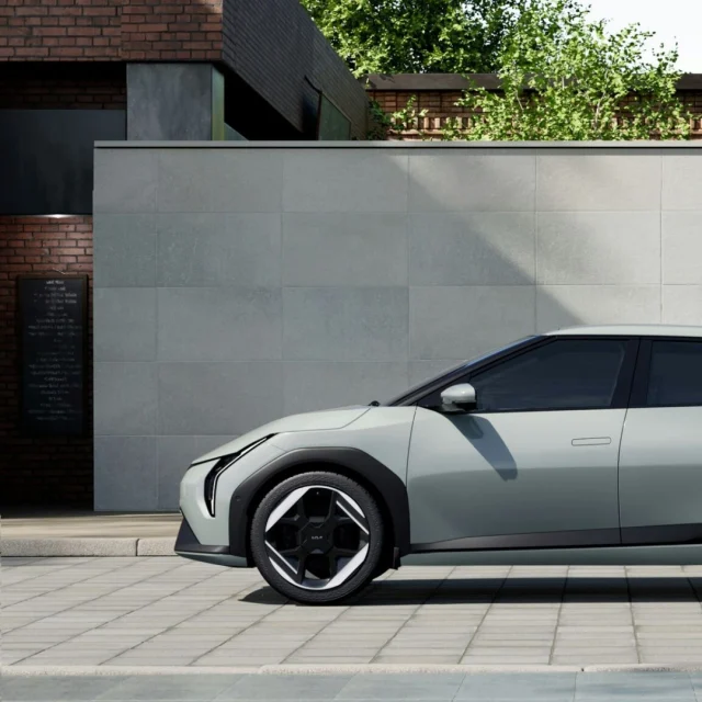 What if a simple upgrade could transform your daily commute? 🤔  We're talking more than just sleek style – we're talking about comfort, safety, and a whole new driving experience. Curious?  We uncovered the hidden benefits of automotive window tint in our latest blog. Discover the superpowers waiting for you at the link in our bio! ✨